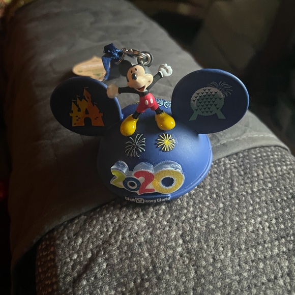 Disney Mickey 2020 light up ear hat ornament.  New with tags. - Picture 5 of 8